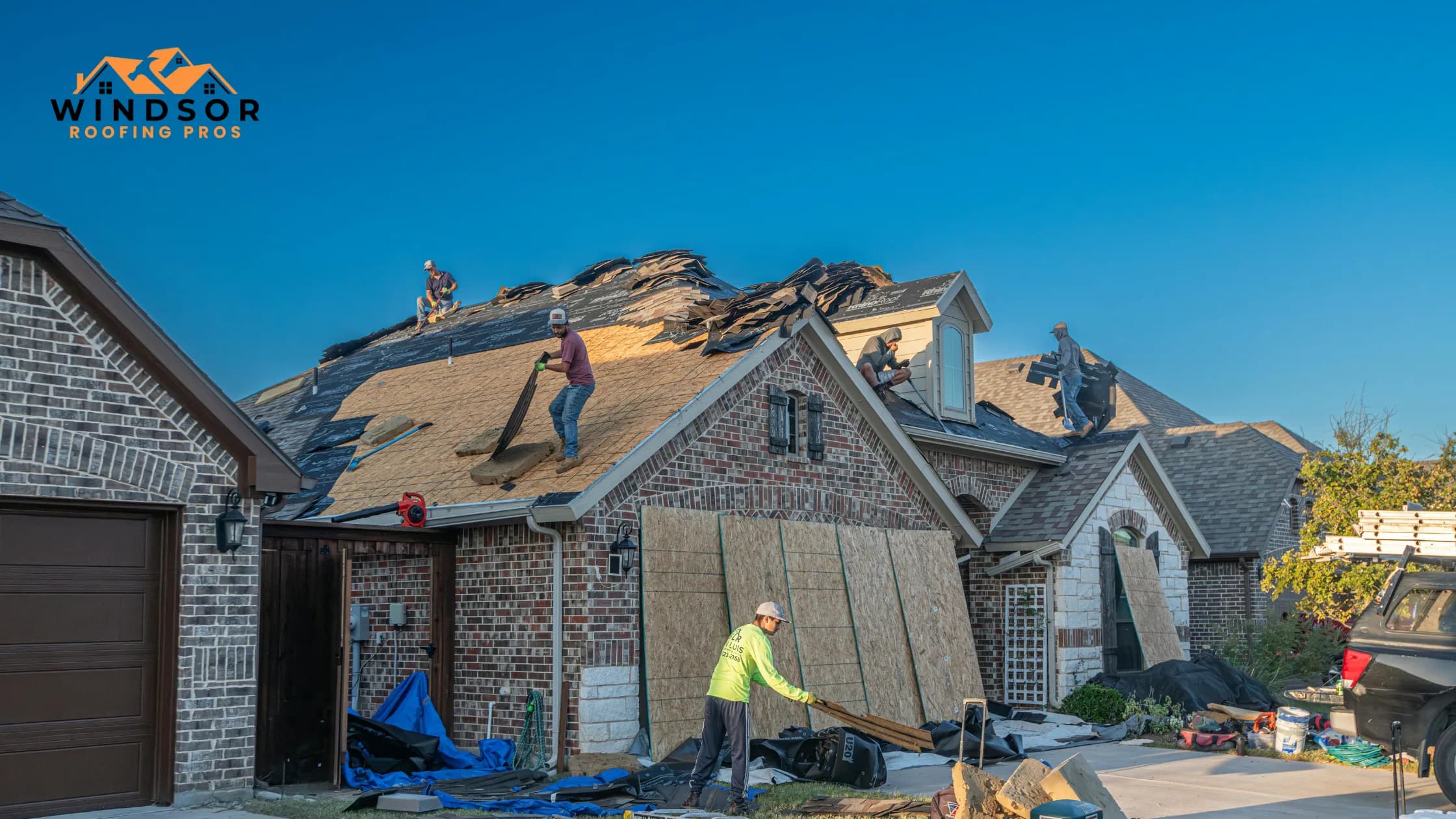 Windsor Roofing Pros team and service truck in Windsor, Essex County